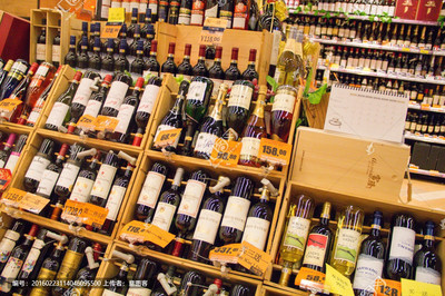 商超場景 酒類堆頭